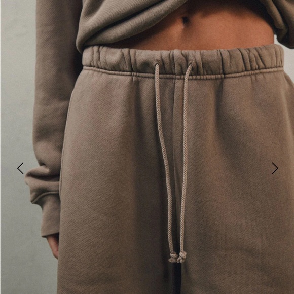 Elwood Core Sweatshorts - M, Vintage Brown - Picture 6 of 9